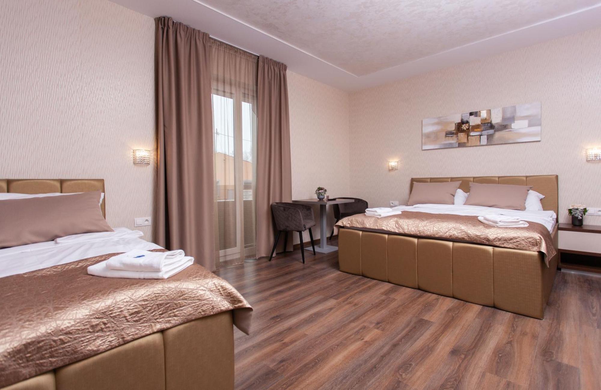 Villa Dunaj Dunajska Streda Bilik gambar